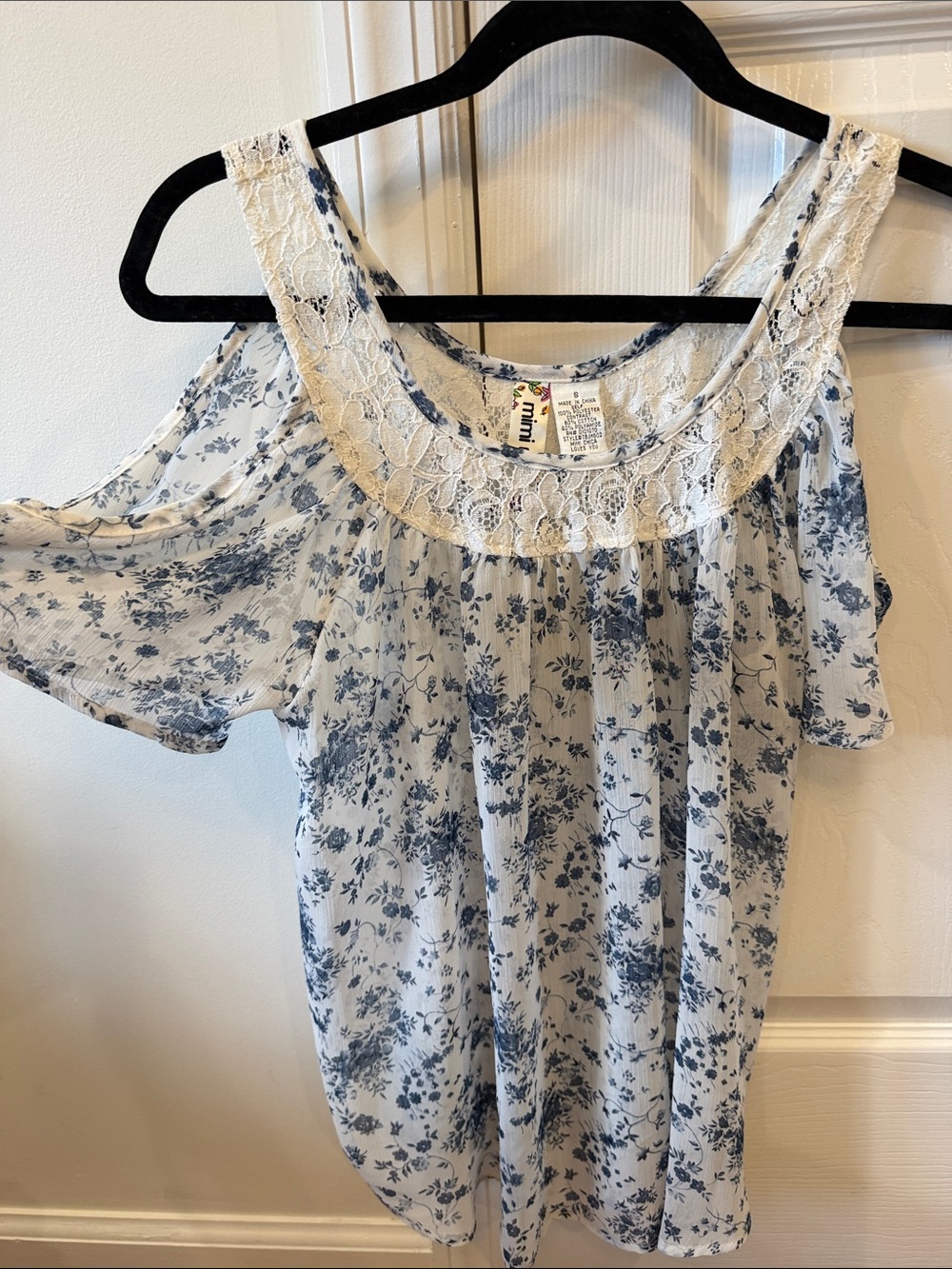 Mimi Chica White and Blue Floral Cold-Shoulder Lace Top